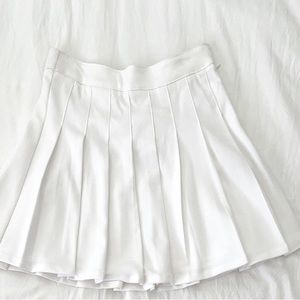 White pleated hollister tennis skirt size xs